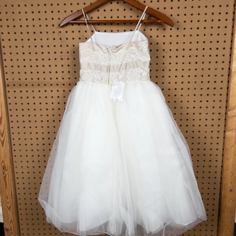 David's Bridal‎ Flower Girl Elegant White and Cream Formal Dress Size 4 - Picture 5 of 9